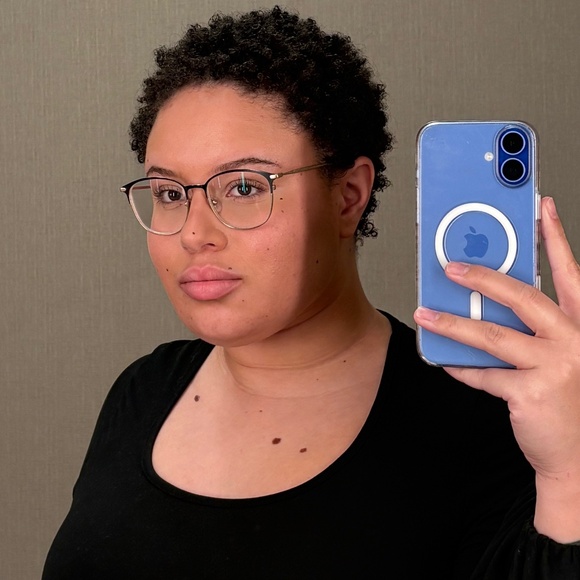 Meet your Posher, Leah - Picture 1 of 1